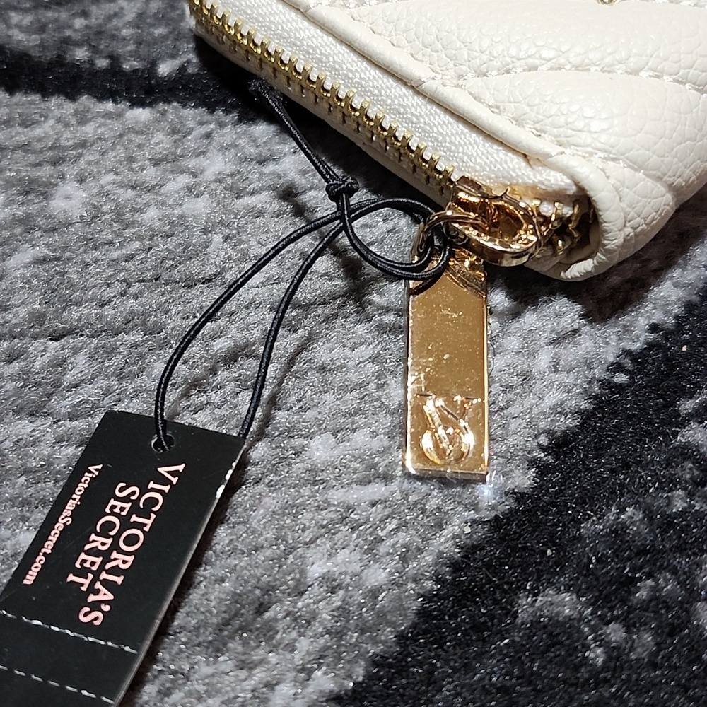 VICTORIA SECRET BISCOTTI QUILTED STUDDED ZIP-AROUND SMALL WALLET - Picture 3 of 11